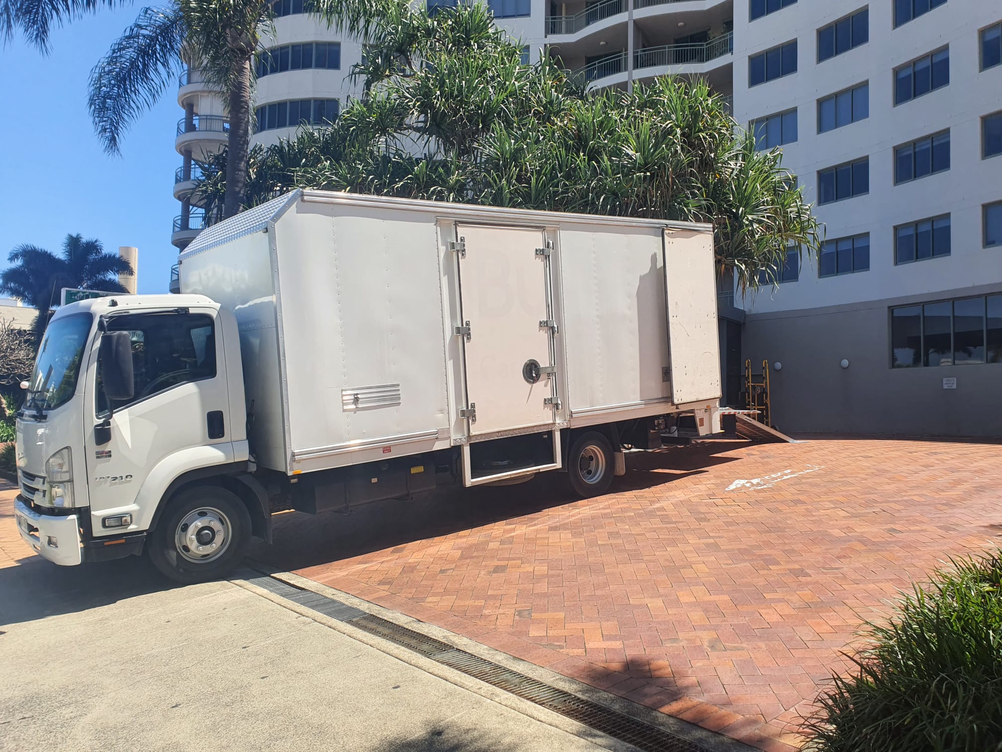 Picture of the side of the truck that shows the side door